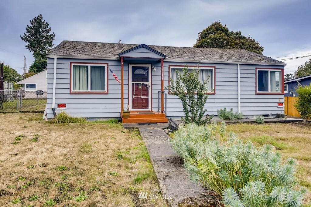 Property Photo:  14233 8th Avenue S  WA 98168 