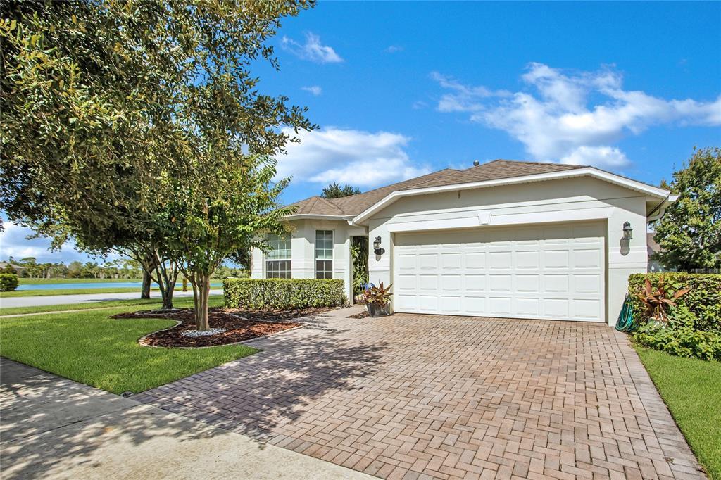 Property Photo:  103 Gladesdown Court  FL 32724 