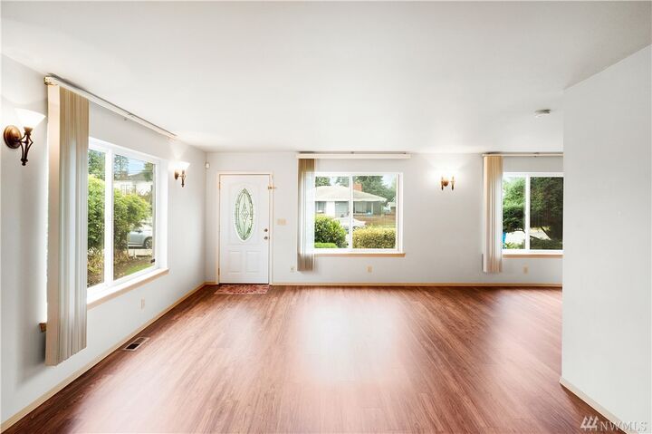 Property Photo:  314 W Hill St  WA 98272 