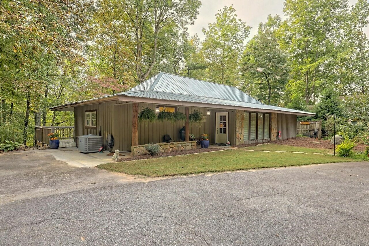 Property Photo:  1340 Kingwood Drive  GA 30525 