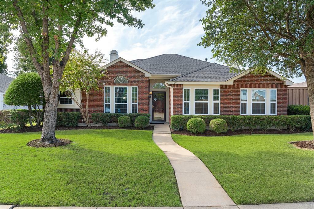 Property Photo: 611 W Oak Street TX 75098
