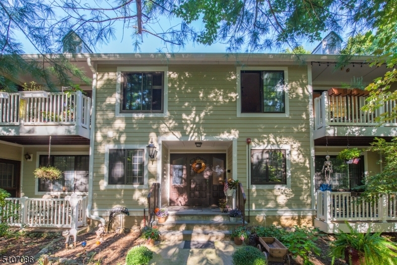 18 Foxwood Dr C  Morris Plains Boro NJ 07950 photo