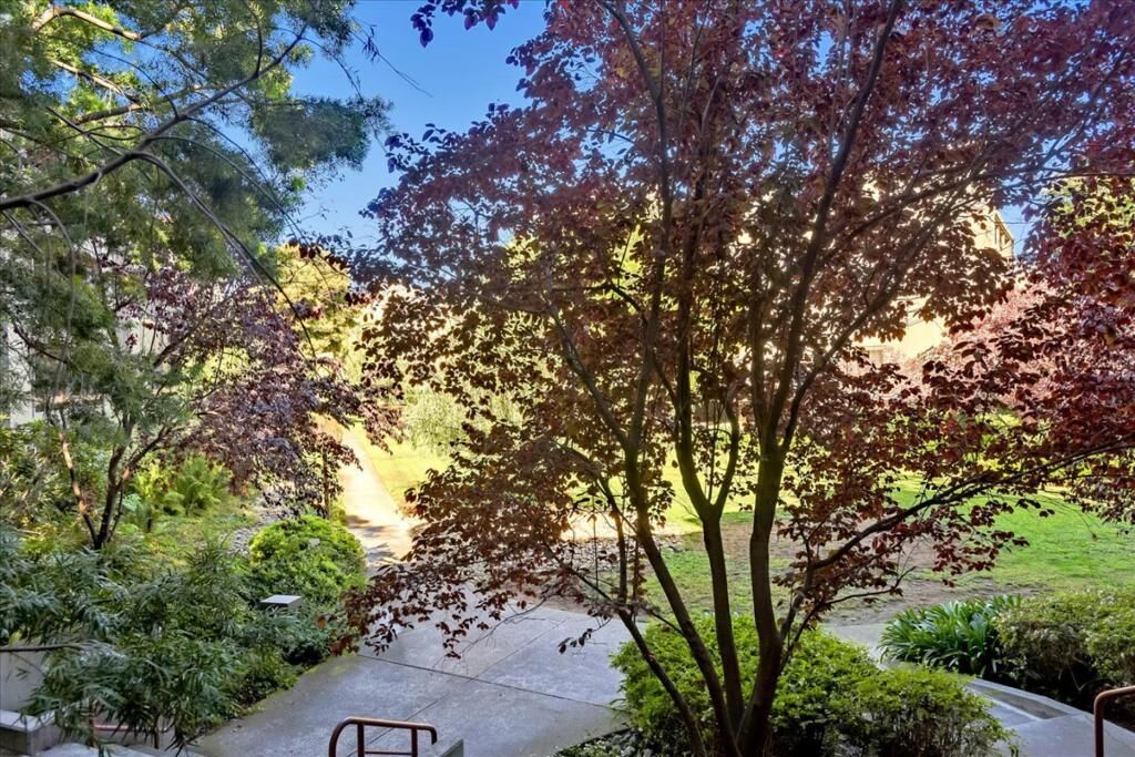 Property Photo:  820 Sea Spray Lane 101  CA 94404 