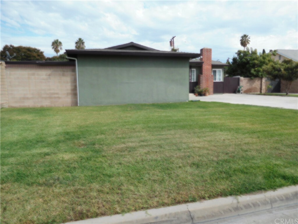 Property Photo:  11222 Loara Street  CA 92840 