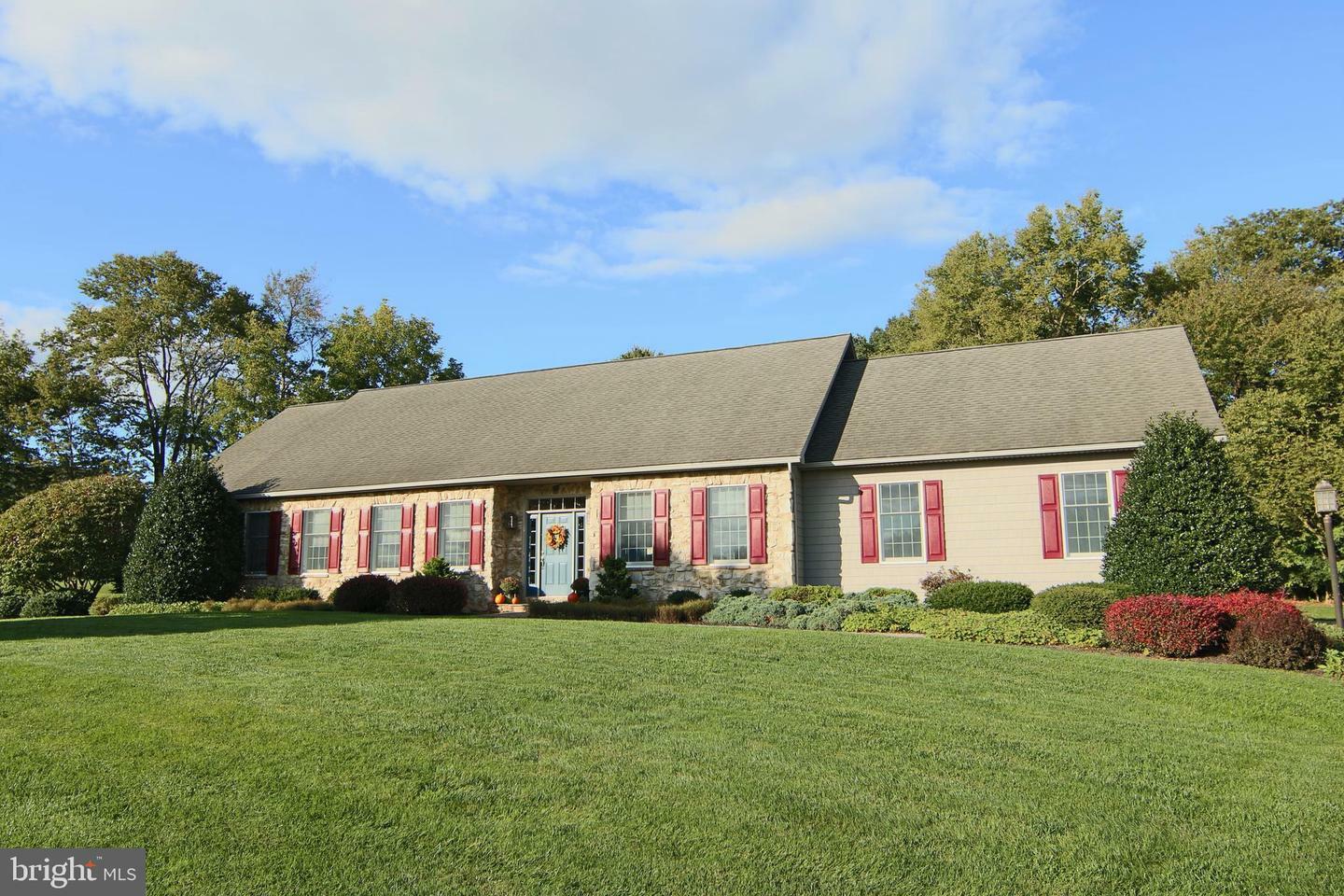 Property Photo: 1355 Carriage House Road PA 17057