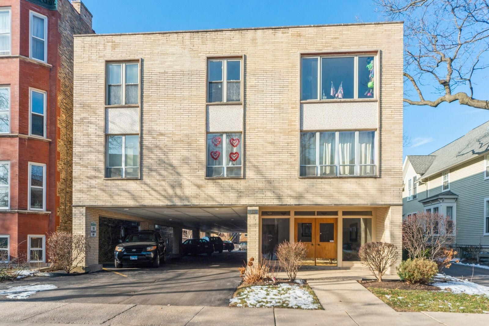 Property Photo: 211 N Grove Avenue 2B IL 60302
