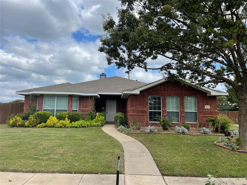 Property Photo: 1004 Ashdon Lane TX 75094