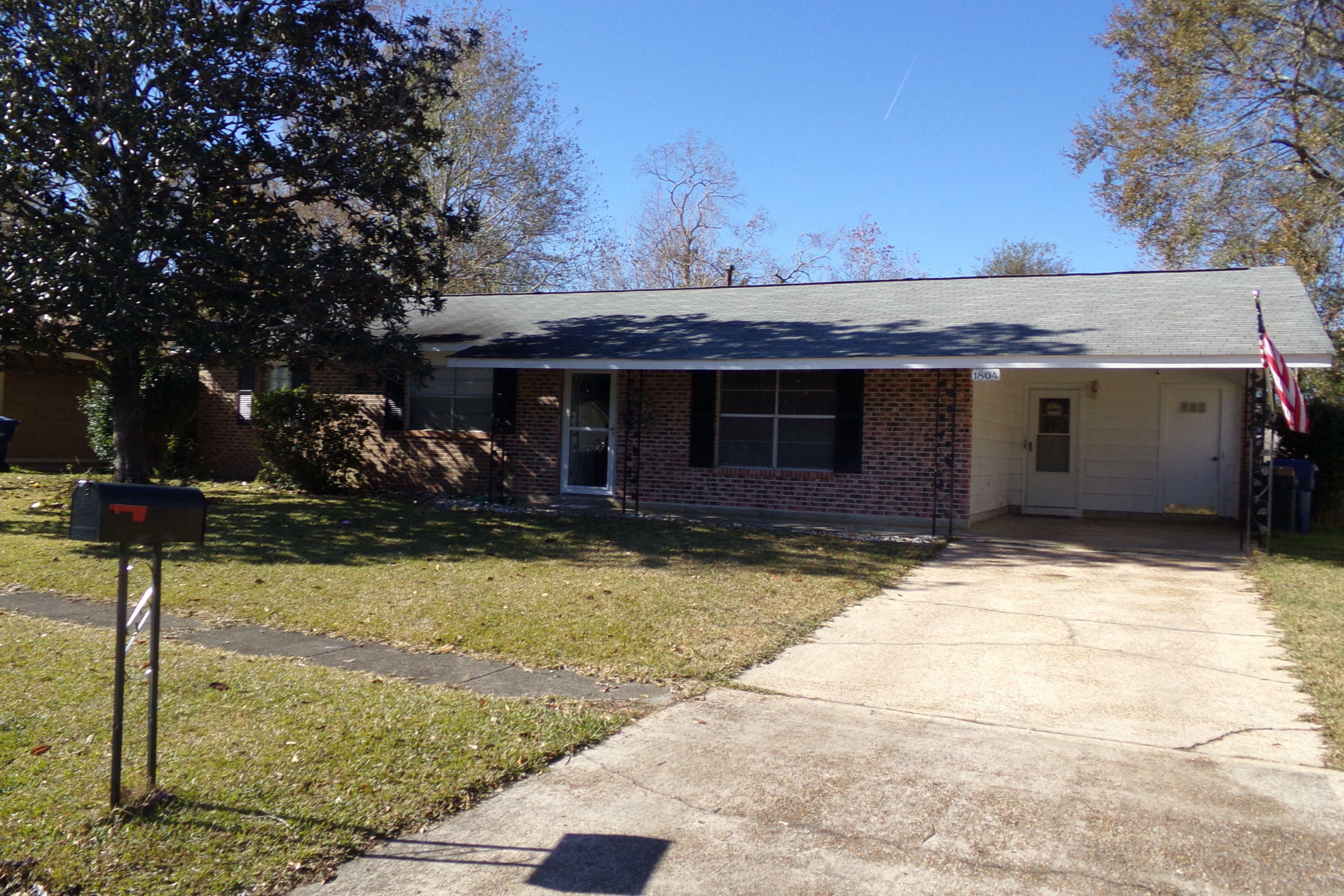 1804 Woodlawn St  Deridder LA 70634 photo