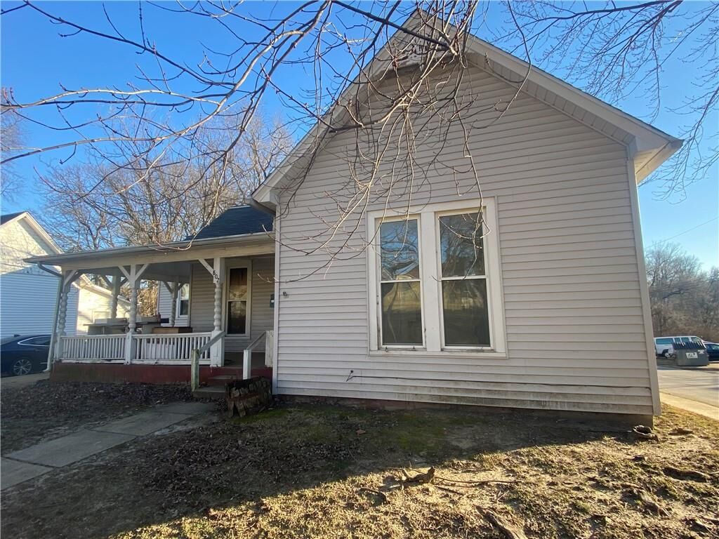 Property Photo:  802 Van Buren Avenue  IL 61920 