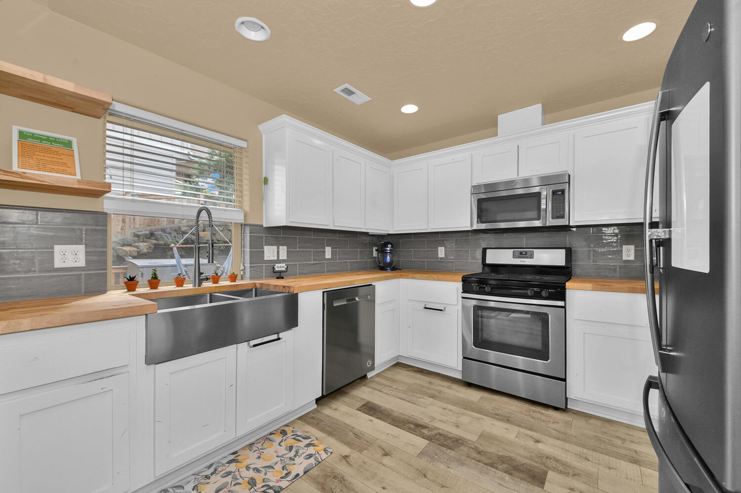 Property Photo: 63352 Lamoine Lane OR 97701