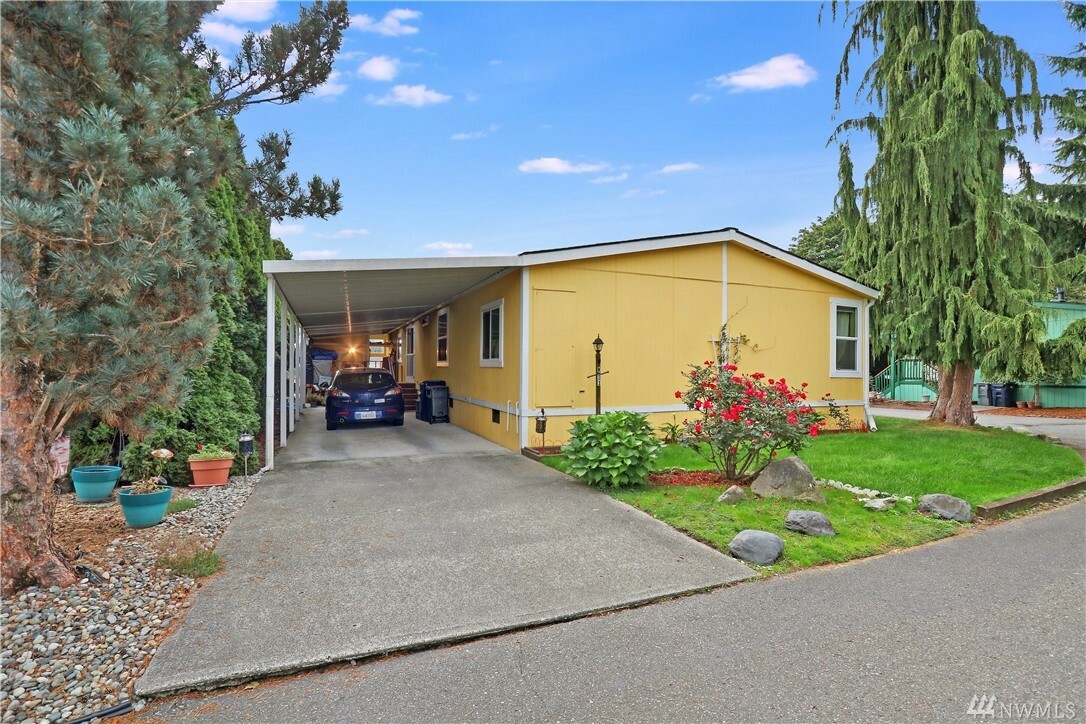 Property Photo:  415 Lakeview Rd K31  WA 98087 