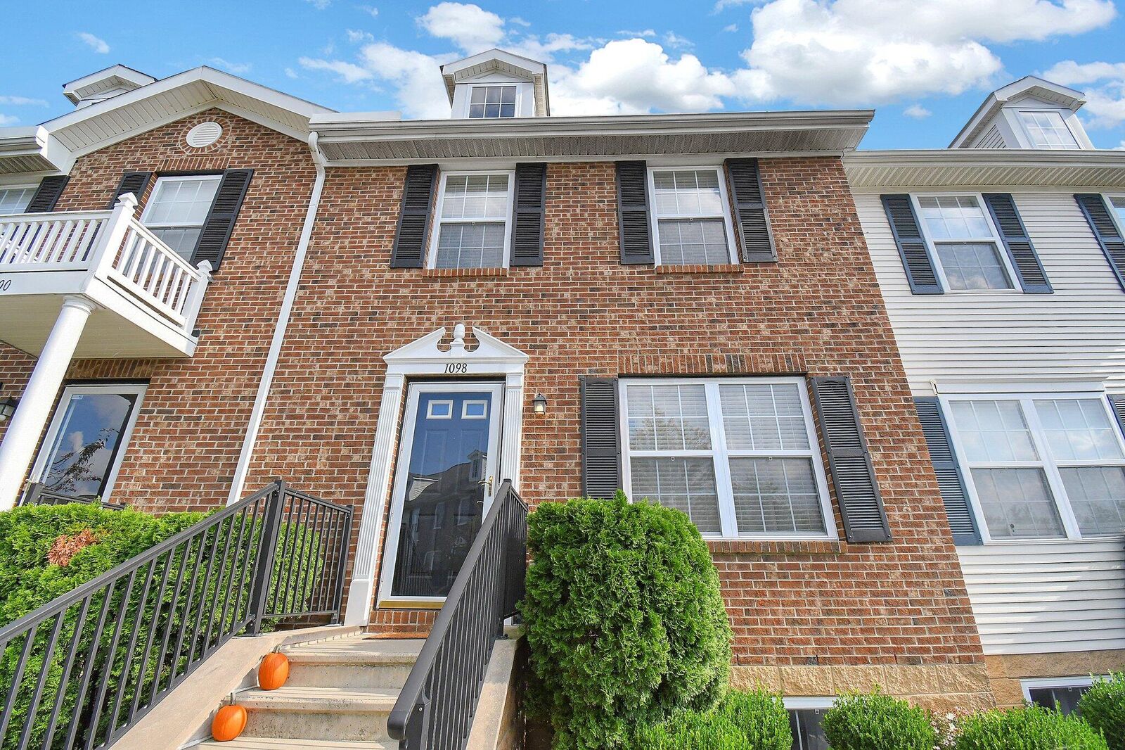 Property Photo:  1098 Shady Lake Drive  OH 43228 