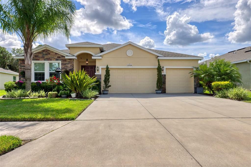 Property Photo: 15524 High Bell Place FL 34212