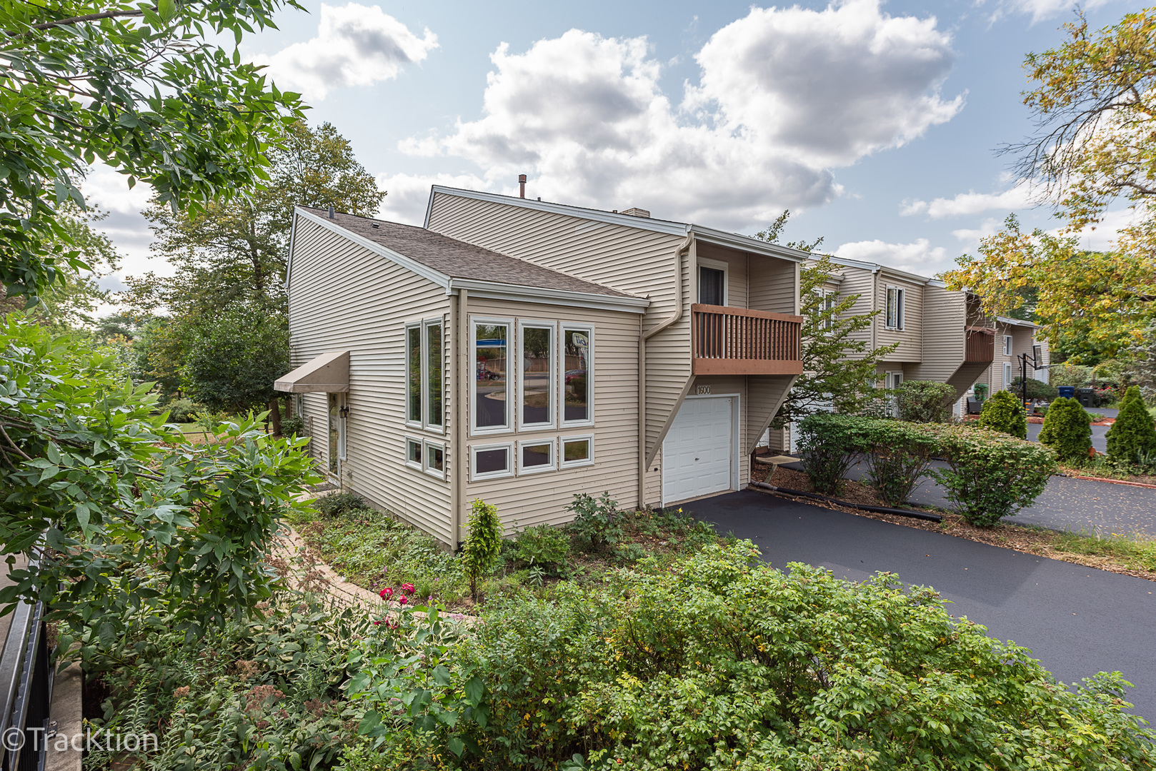 Property Photo: 1600 Bay Court IL 60565