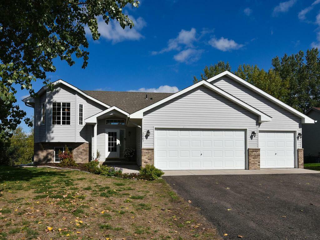 Property Photo:  2403 Greenbriar Lane  MN 55313 