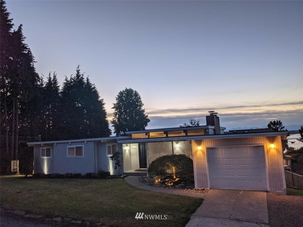 Property Photo:  3906 Palisades Place W  WA 98466 