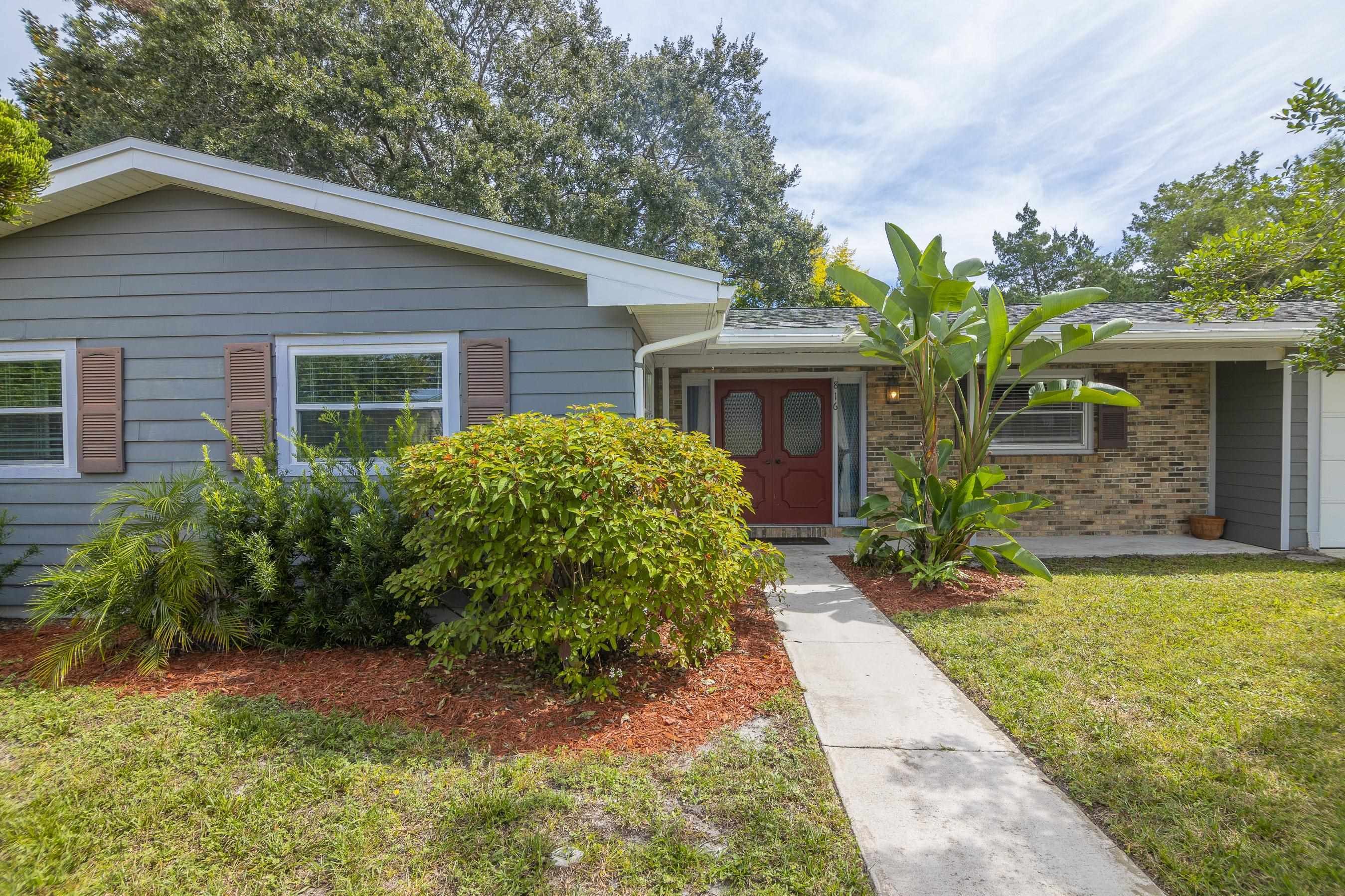 Property Photo:  816 Alhambra Ave  FL 32086 