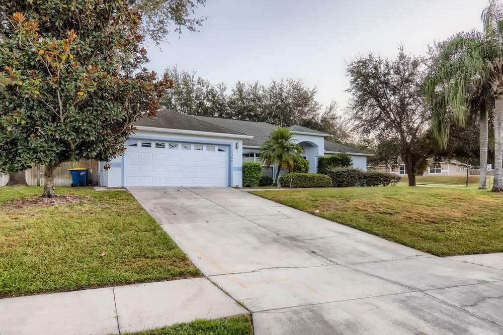 Property Photo:  1309 Winding Oaks Way  FL 34715 