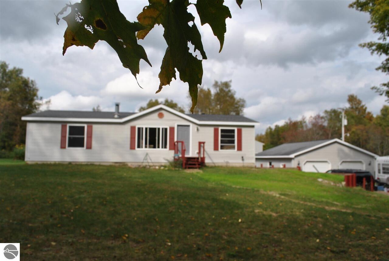 Property Photo:  1649 E 32 Road  MI 49601 