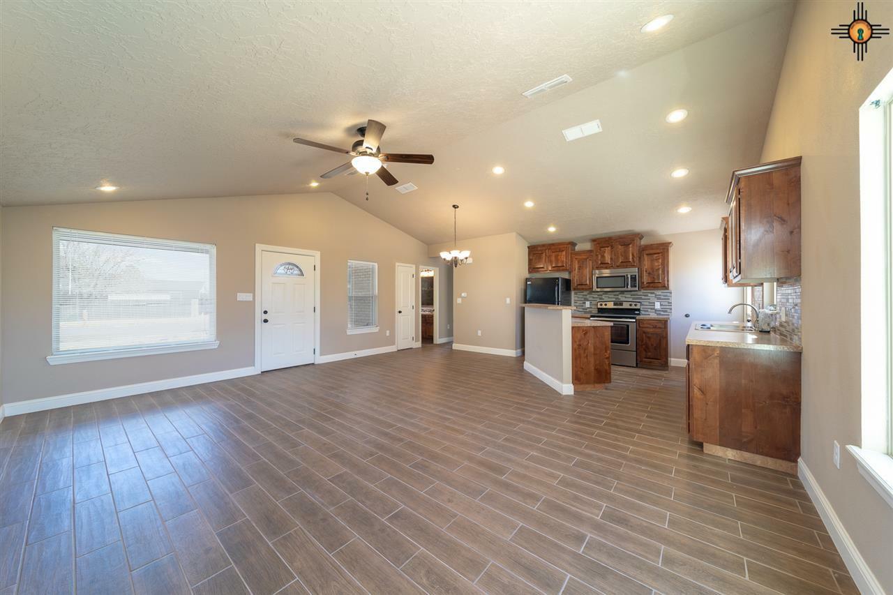 Property Photo:  2412 Axtell  NM 88101 