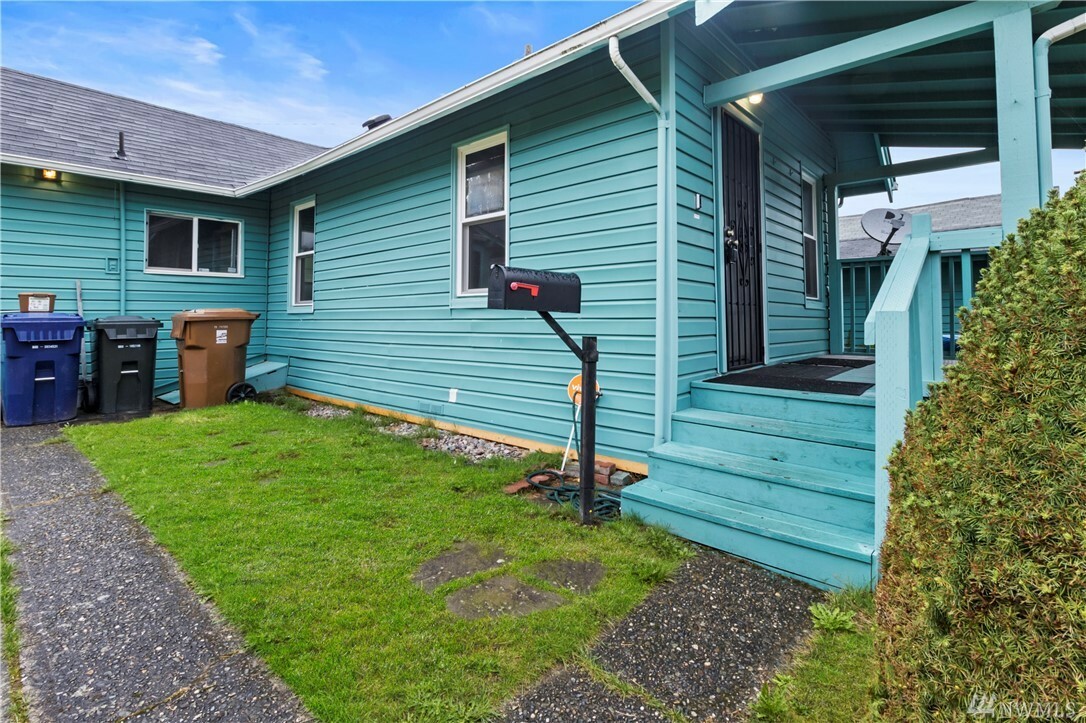 Property Photo:  6114 S J St  WA 98408 