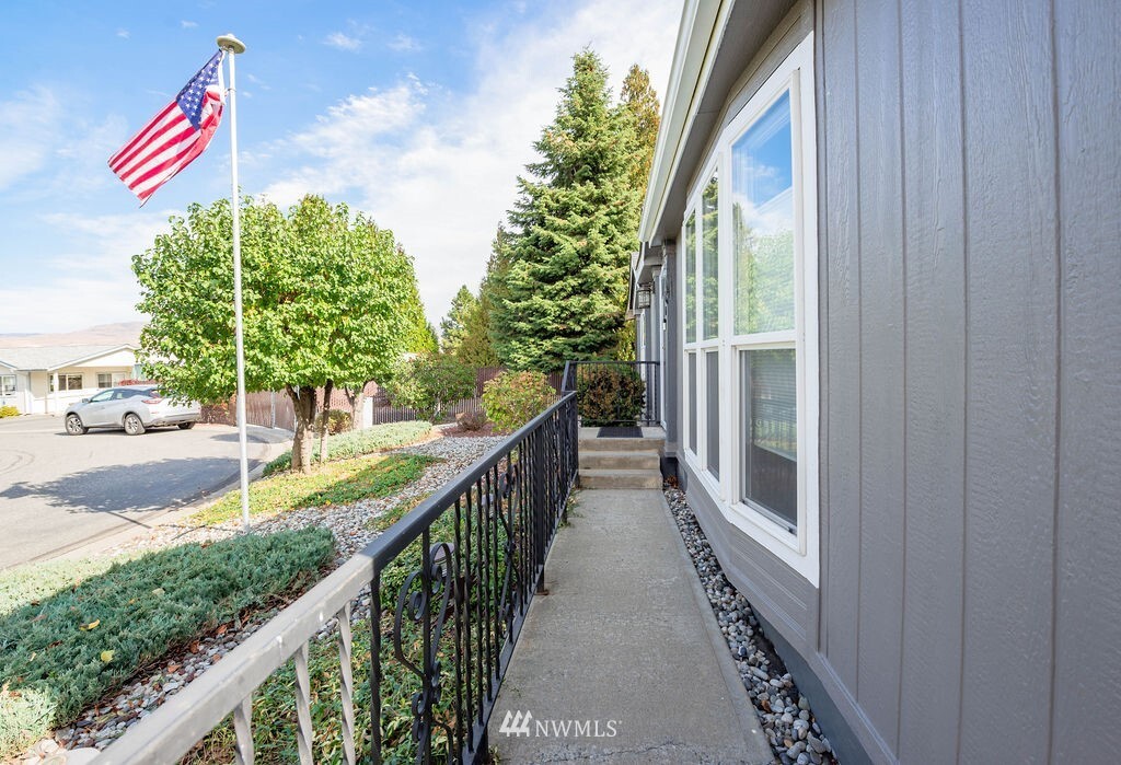 Property Photo: 1601 Fairview Avenue 53 WA 98801