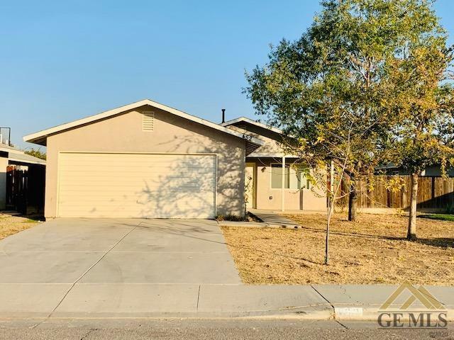 Property Photo:  452 10th Street  CA 93250 