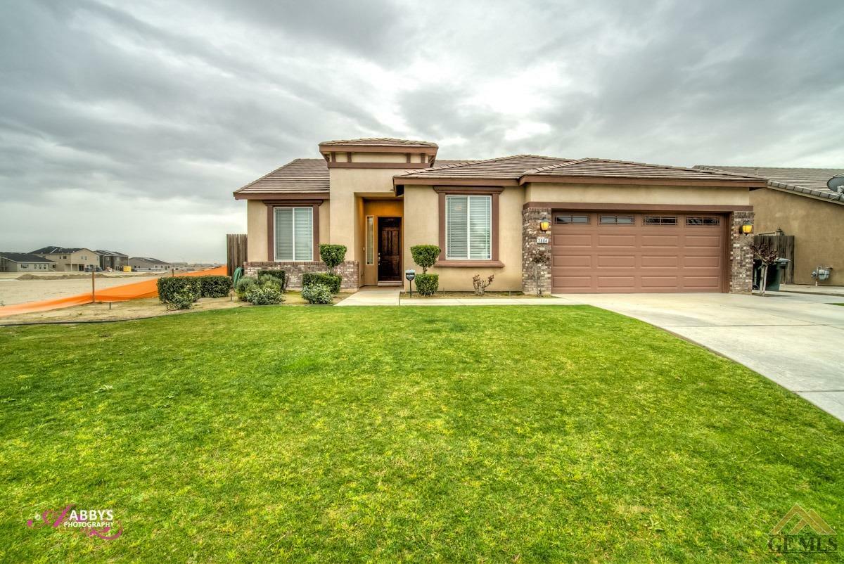 Property Photo:  7004 Dravite Drive  CA 93313 