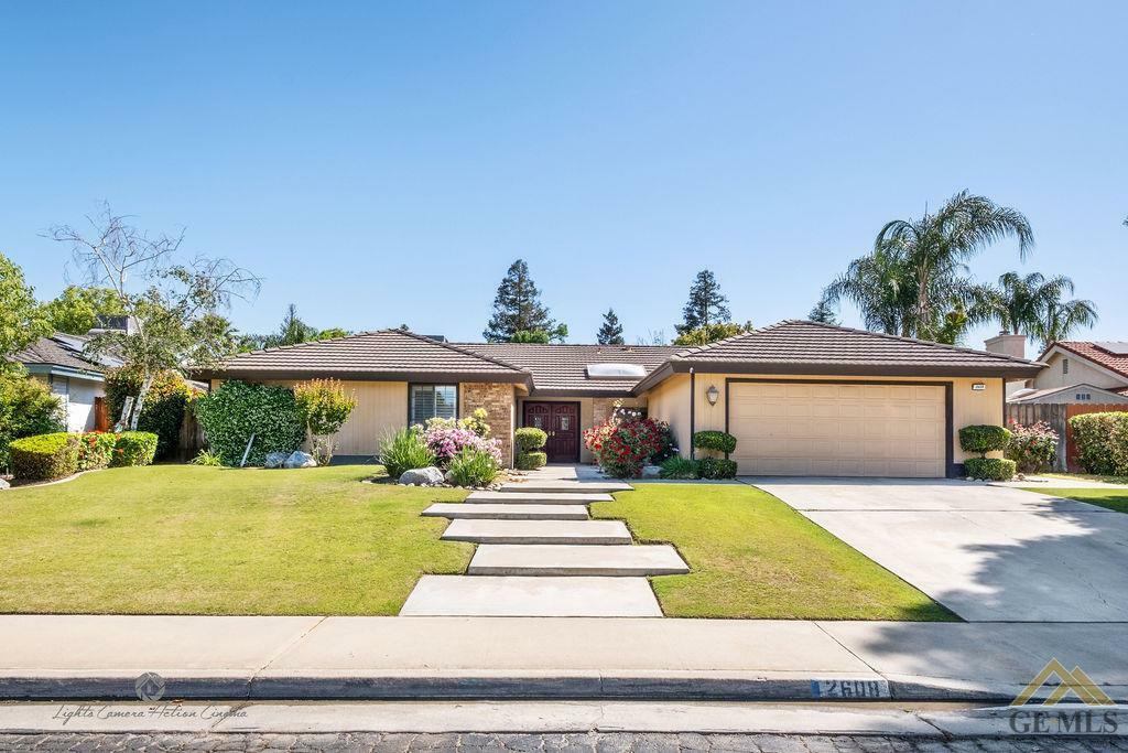 Property Photo:  2608 Georgia Oak Drive  CA 93311 