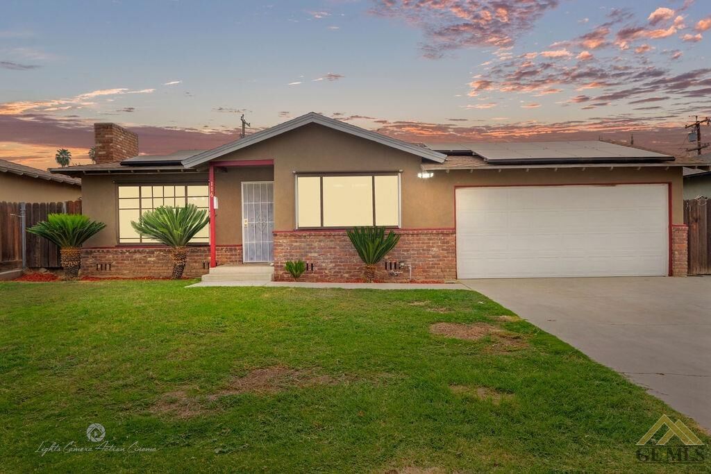 Property Photo:  116 Easy Street  CA 93308 