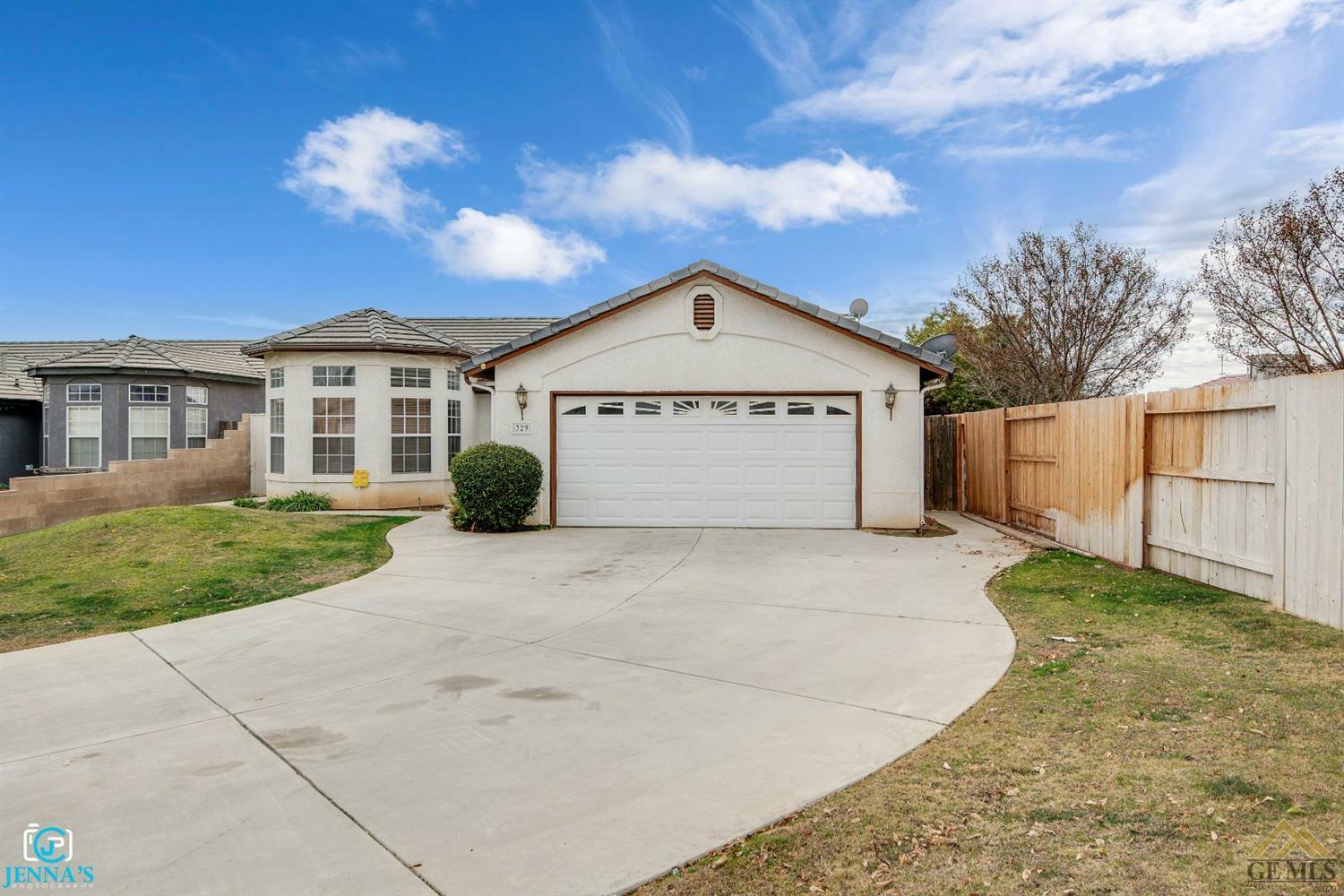 Property Photo:  329 Redwood Meadow Drive  CA 93308 