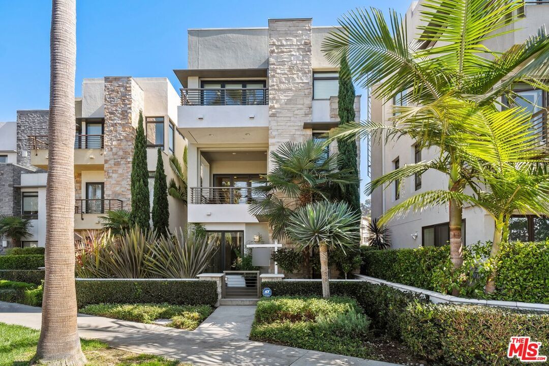 Property Photo:  12809  N Seaglass Cir  CA 90094 