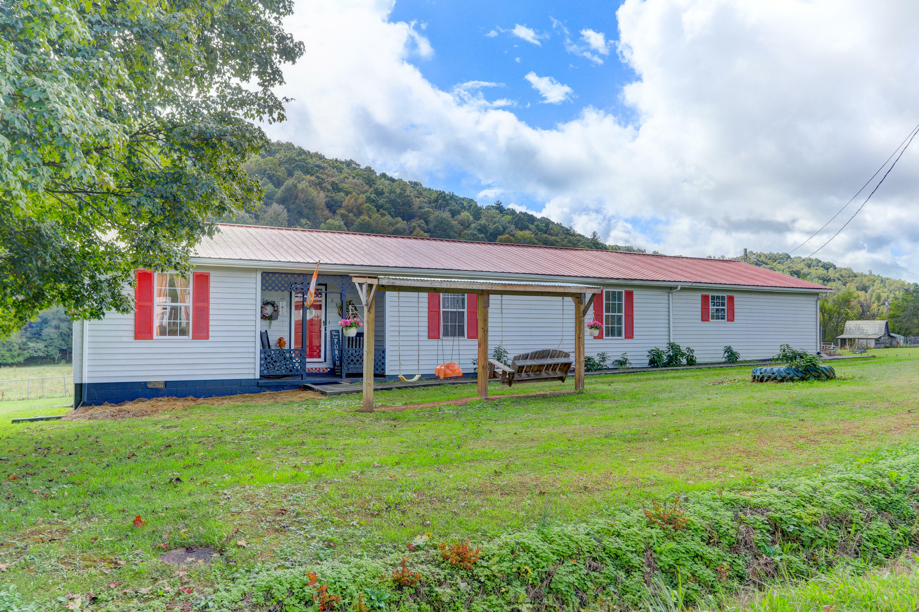 Property Photo:  230 Poplar Creek Rd  TN 37840 