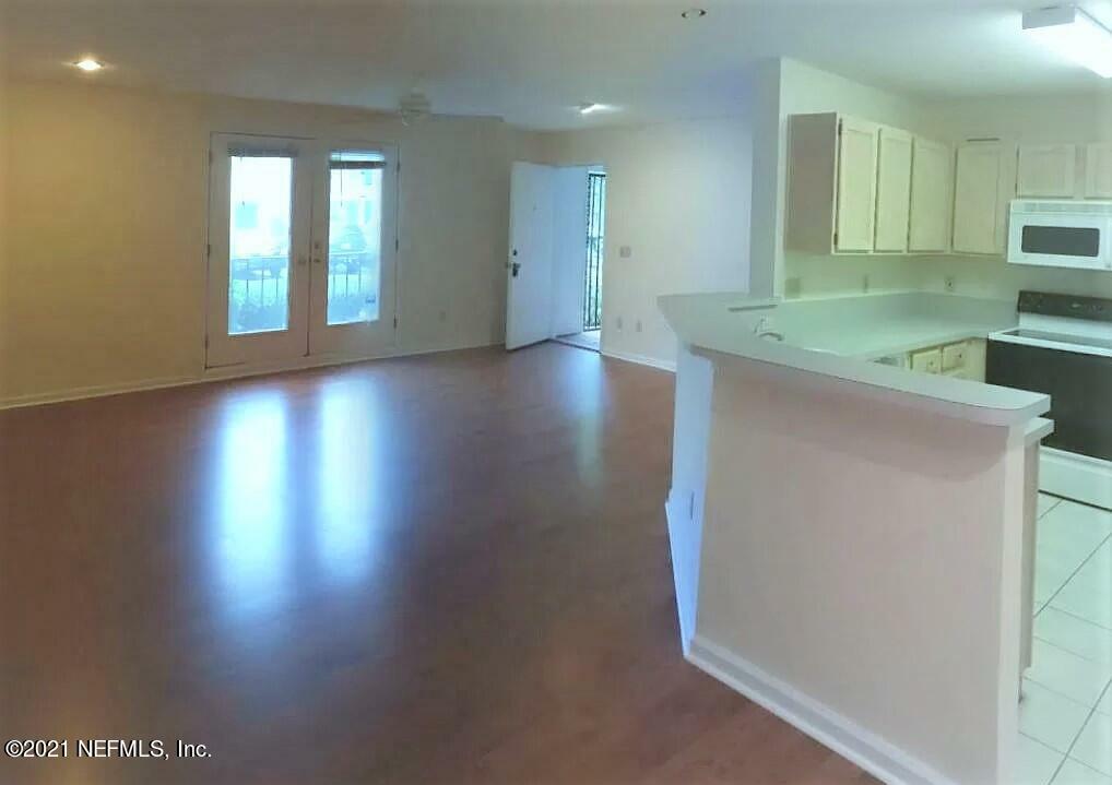 Property Photo:  13715 Richmond Park Drive 102  FL 32224 