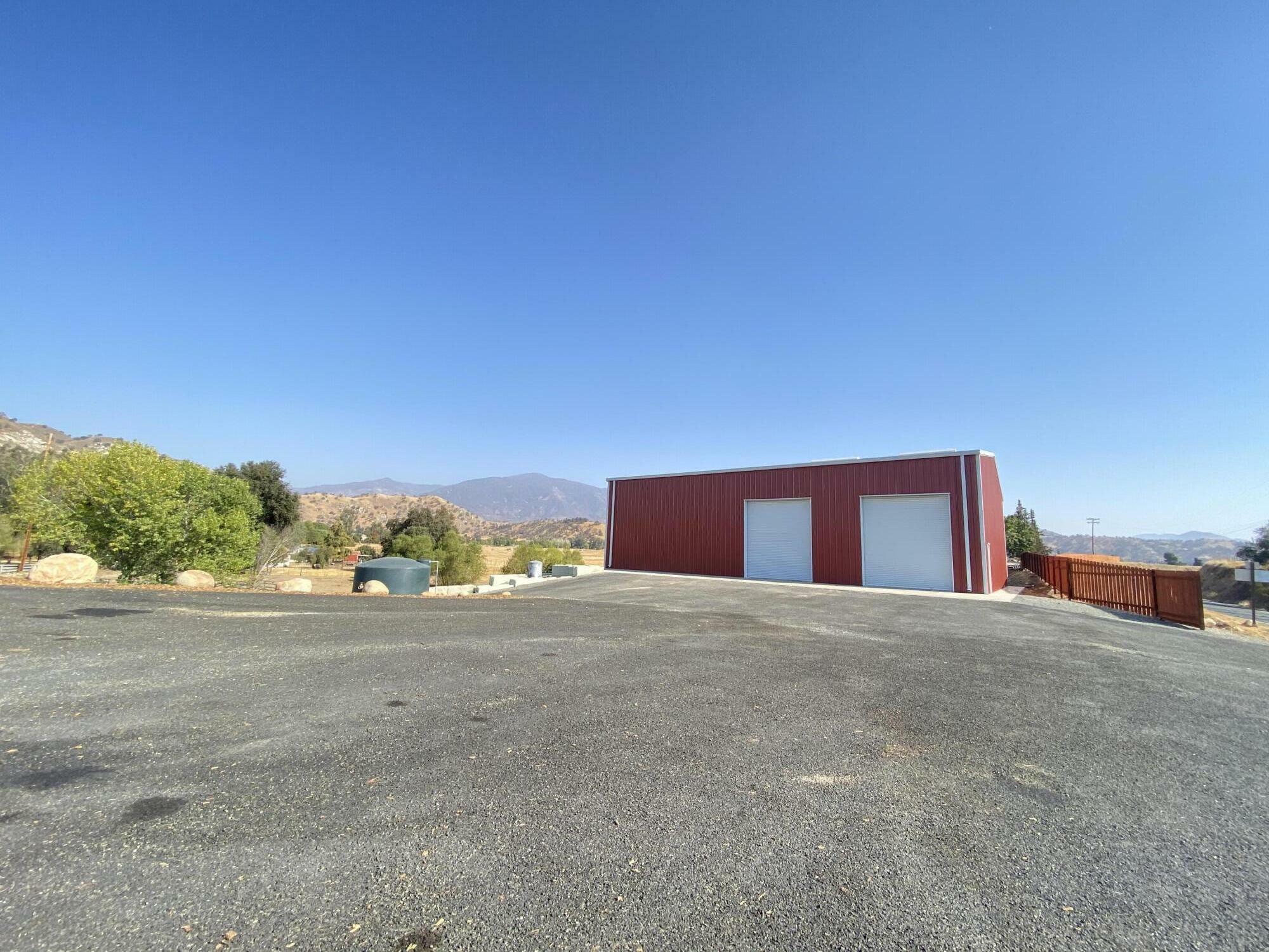 Property Photo:  31923 Ave 176  CA 93265 