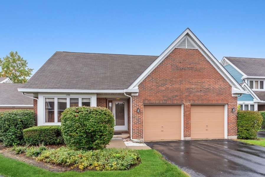 Property Photo:  1701 N Landcaster Court  IL 60004 