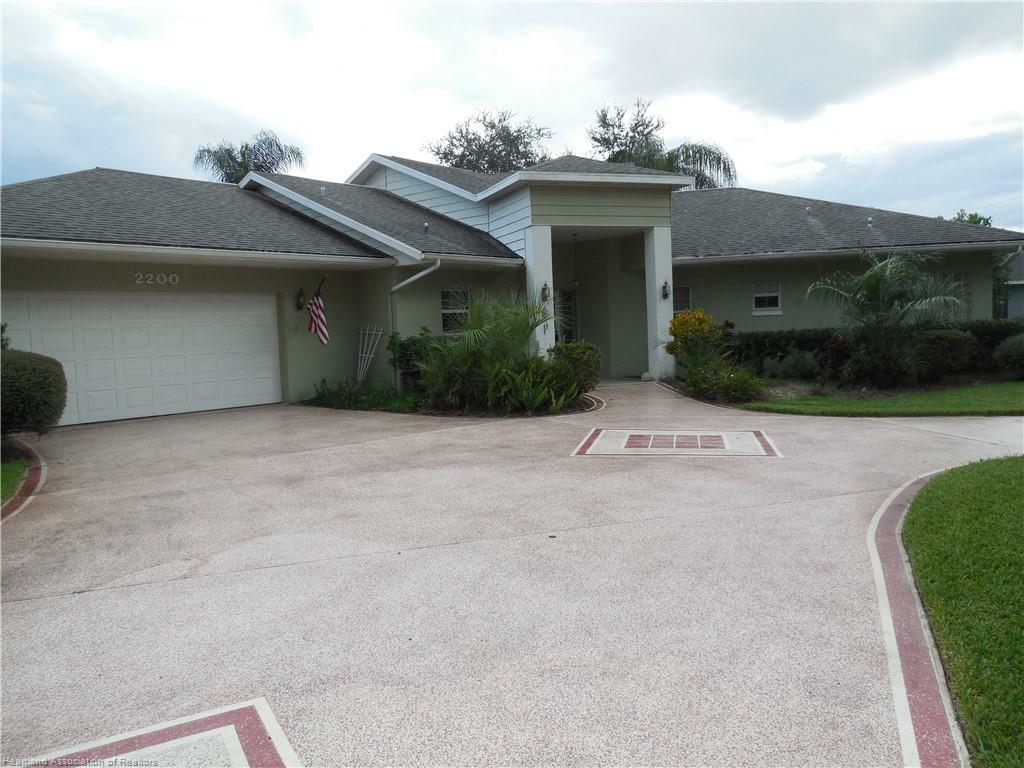 Property Photo:  2200 Dog Leg Drive  FL 33872 