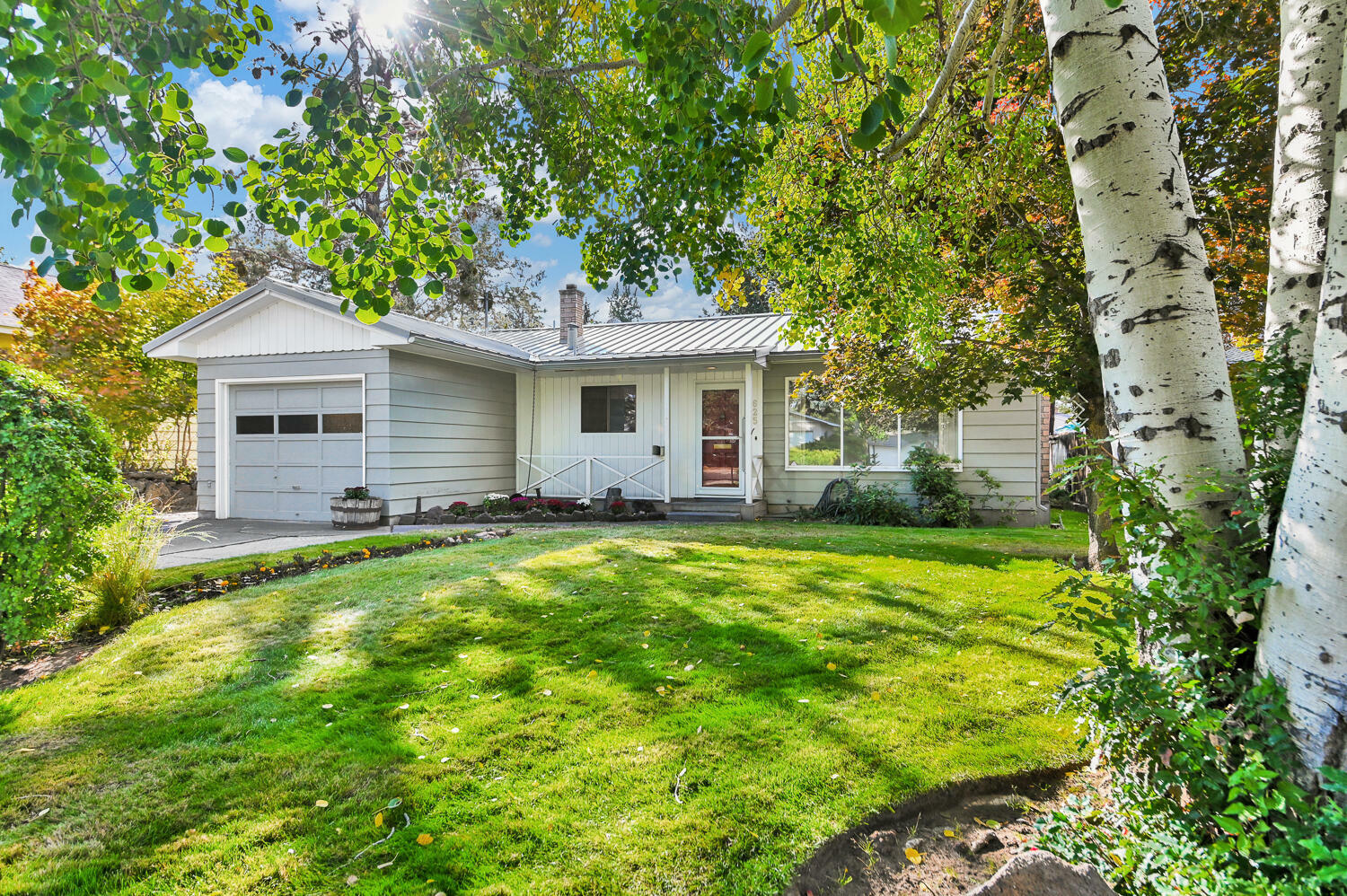 Property Photo:  625 NE Marshall Avenue  OR 97701 