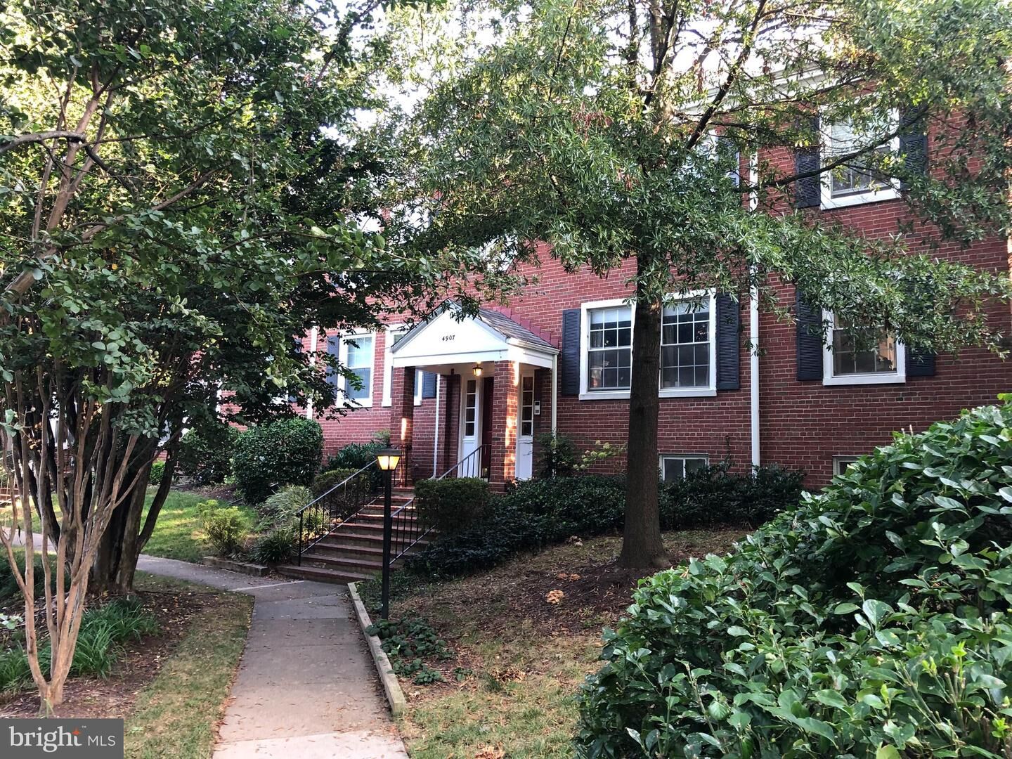 Property Photo:  4907 29th Road S B1  VA 22206 