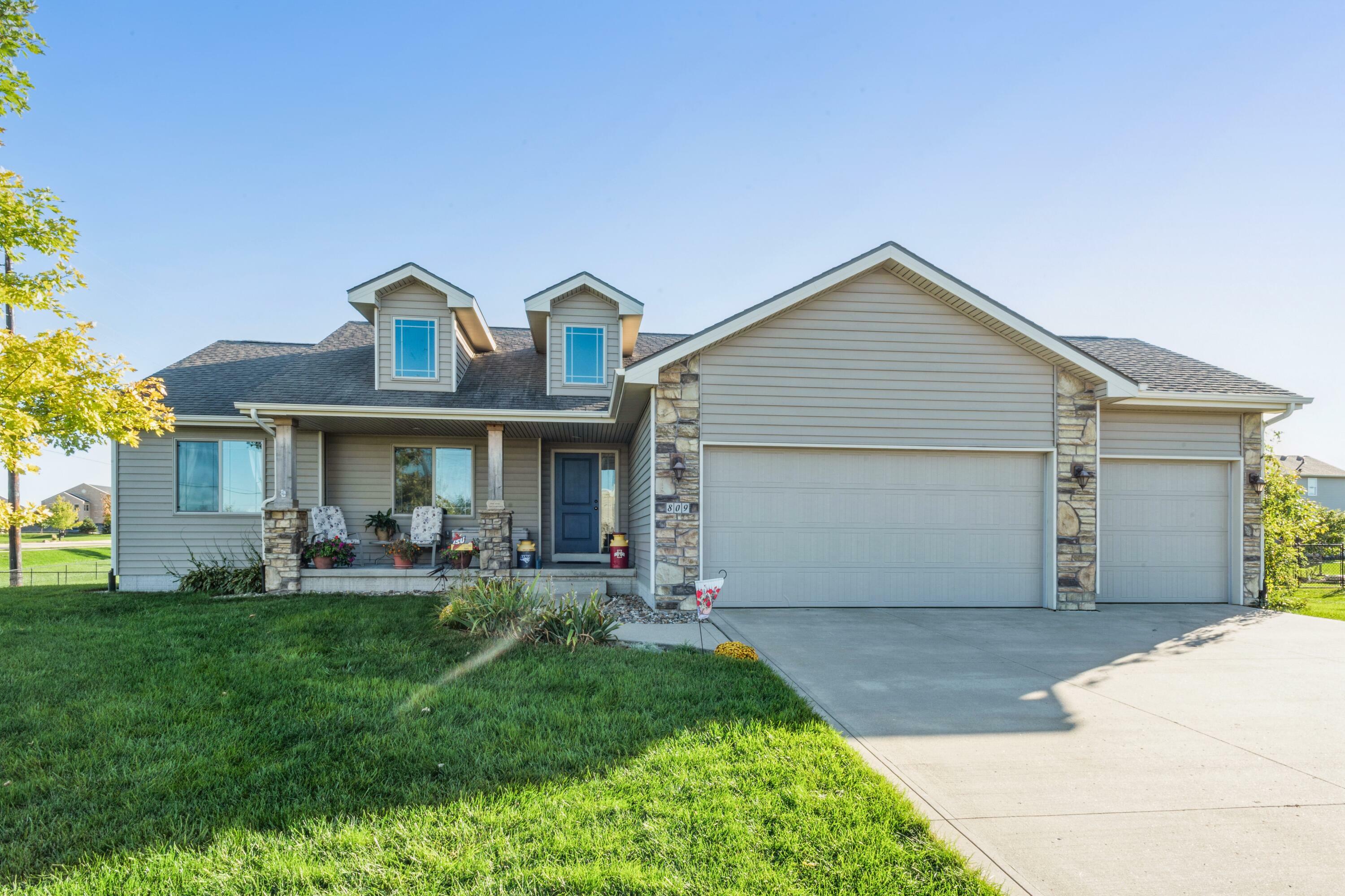 Property Photo:  809 NW 38th Street  IA 50023 