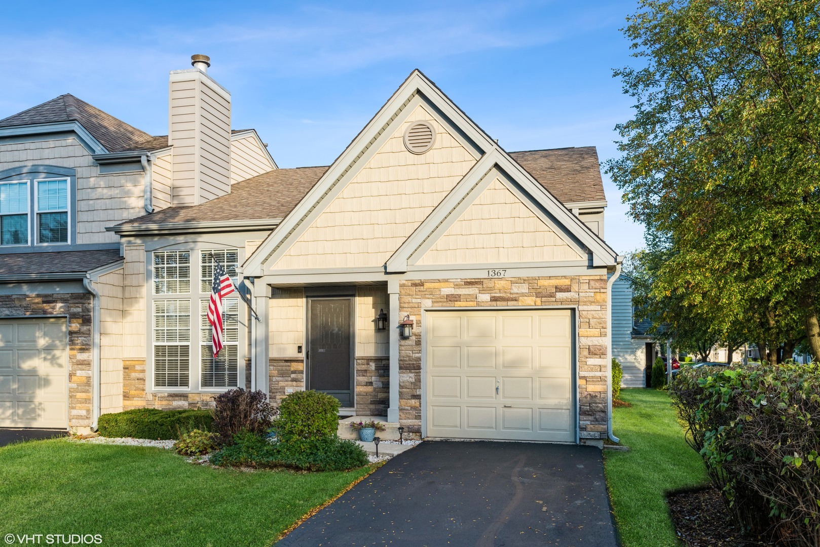 Property Photo: 1367 Woodlake Drive IL 60188