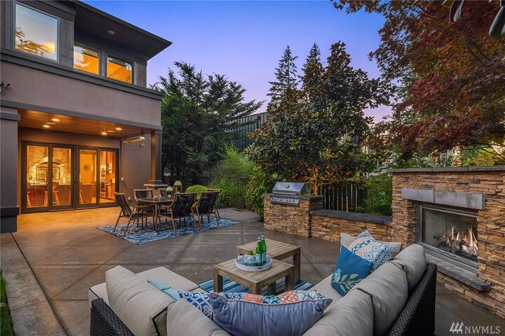 Property Photo: 9620 NE 25th St WA 98004