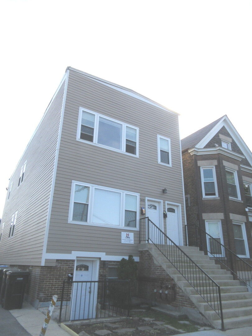 Property Photo:  1615 W Wolfram Street 1  IL 60657 