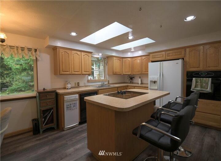 Property Photo: 29420 47th Avenue E WA 98338