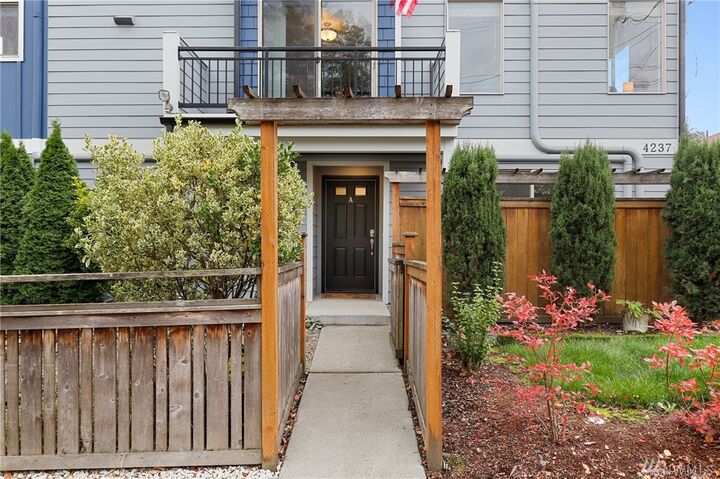 Property Photo:  4237 S Bozeman St A  WA 98118 