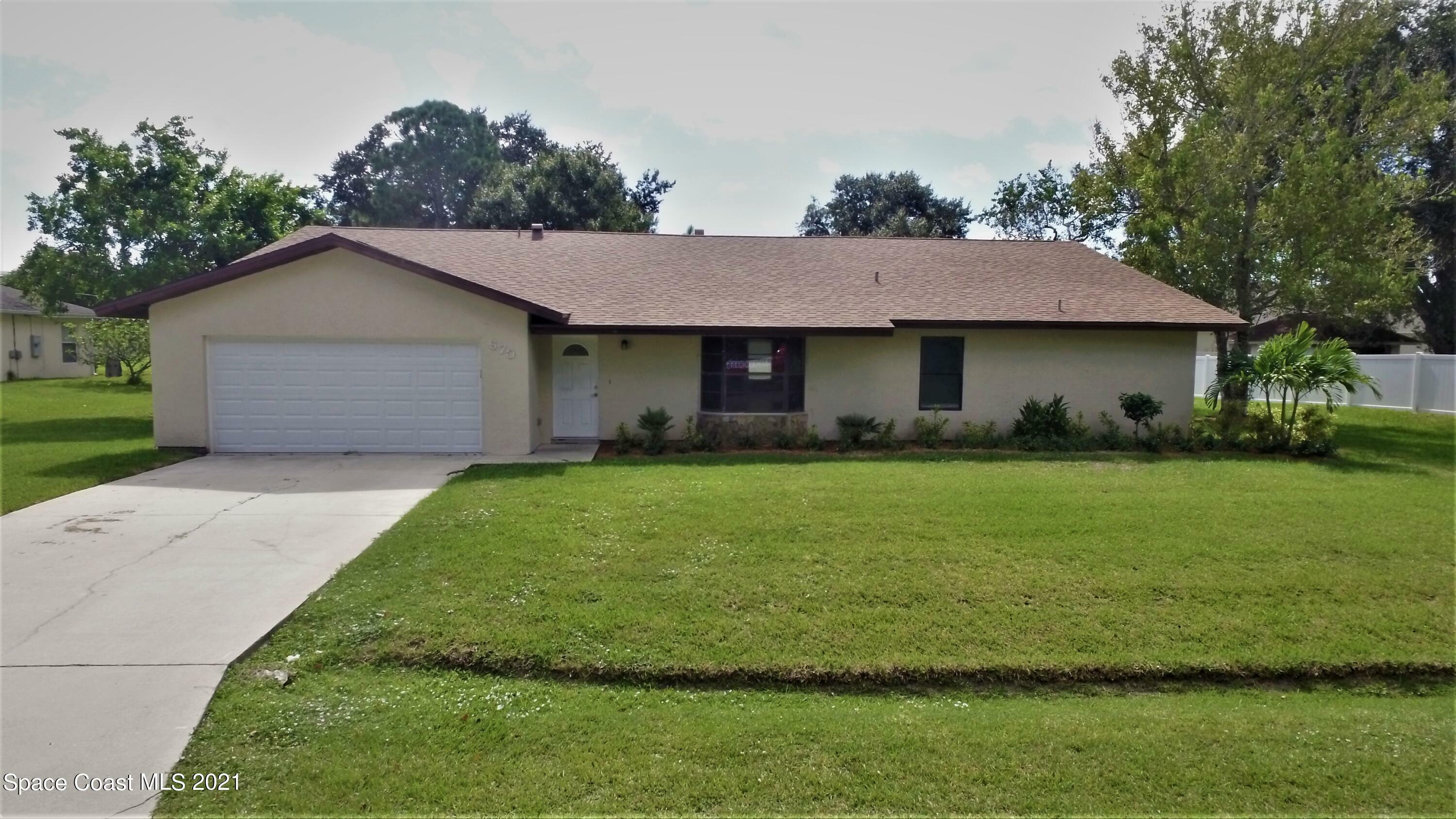 Property Photo:  670 Nash Street NE  FL 32907 