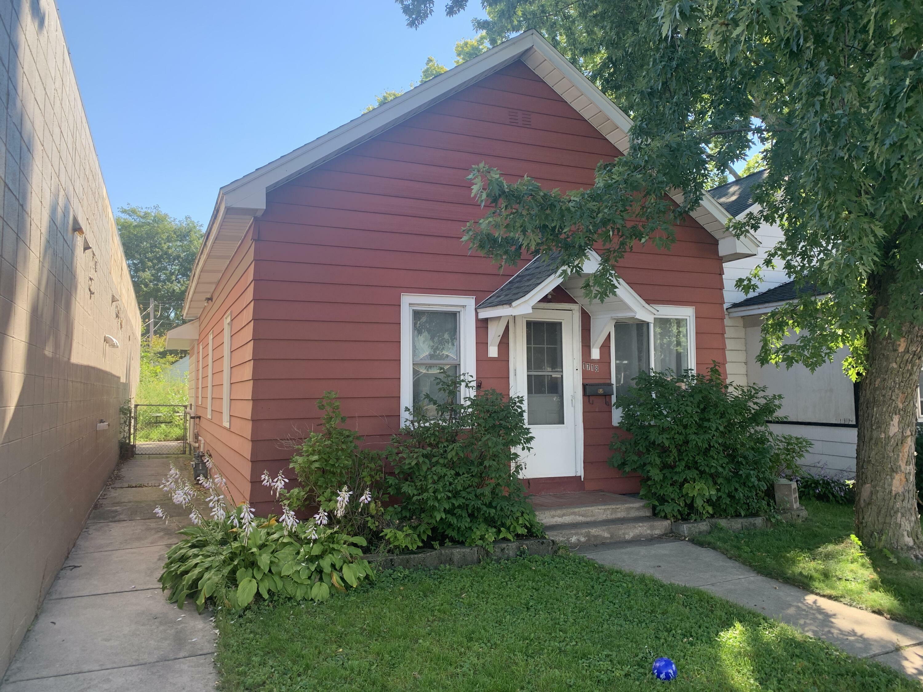 Property Photo:  1718 George St  WI 54603 