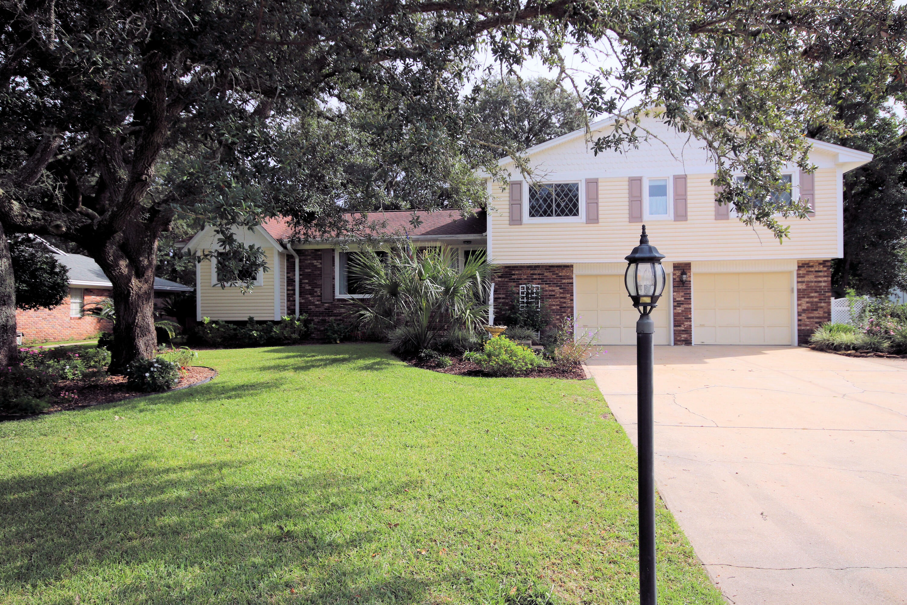 Property Photo:  234 NE Yacht Club Drive  FL 32548 