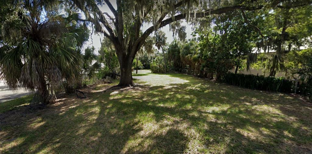 Property Photo:  513 7th Street E  FL 34208 