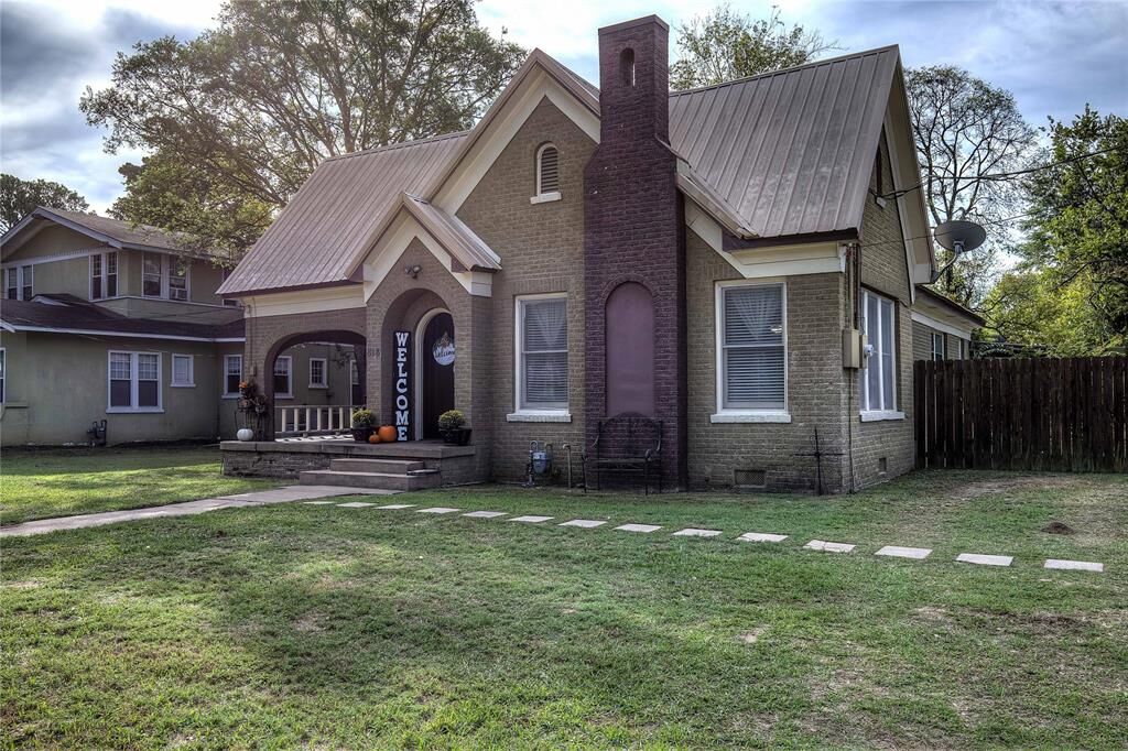 Property Photo:  818 Connally Street  TX 75482 